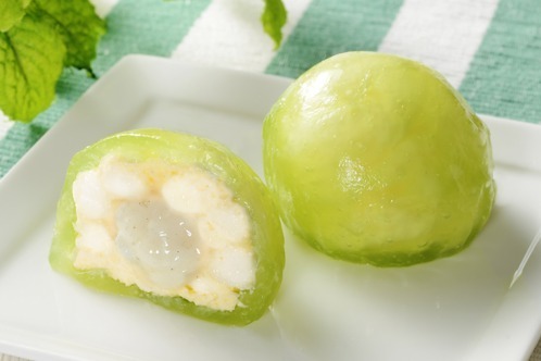 わらび餅｜ローソンの新作スイーツ「ぷるとろんメロンクリームソーダ」メロンわらび餅×マシュマロクリーム