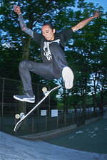 アトモス×プーマ×Petit Brabanconのスニーカー、金色ロゴ＆パーツをスエードに配して｜写真3