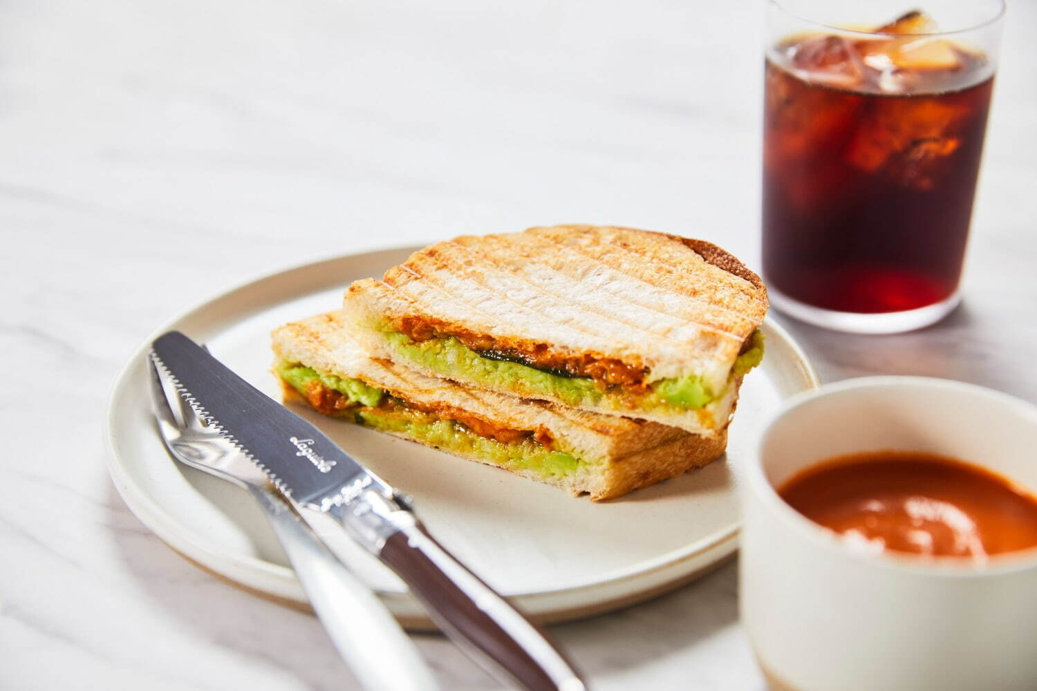グリルドチーズサンドイッチ with トマトスープ アボカド&大葉 1,056円
※サンドイッチ単品 946円