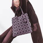 BAO BAO ISSEY MIYAKE新作“まるでアクセサリー”輝くショルダーバッグやハットも｜写真20