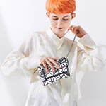 BAO BAO ISSEY MIYAKE新作“まるでアクセサリー”輝くショルダーバッグやハットも｜写真17