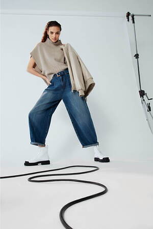 A|X アルマーニ エクスチェンジ22年秋冬”幾何学模様”アノラック＆チェックのプリーツスカート｜写真6