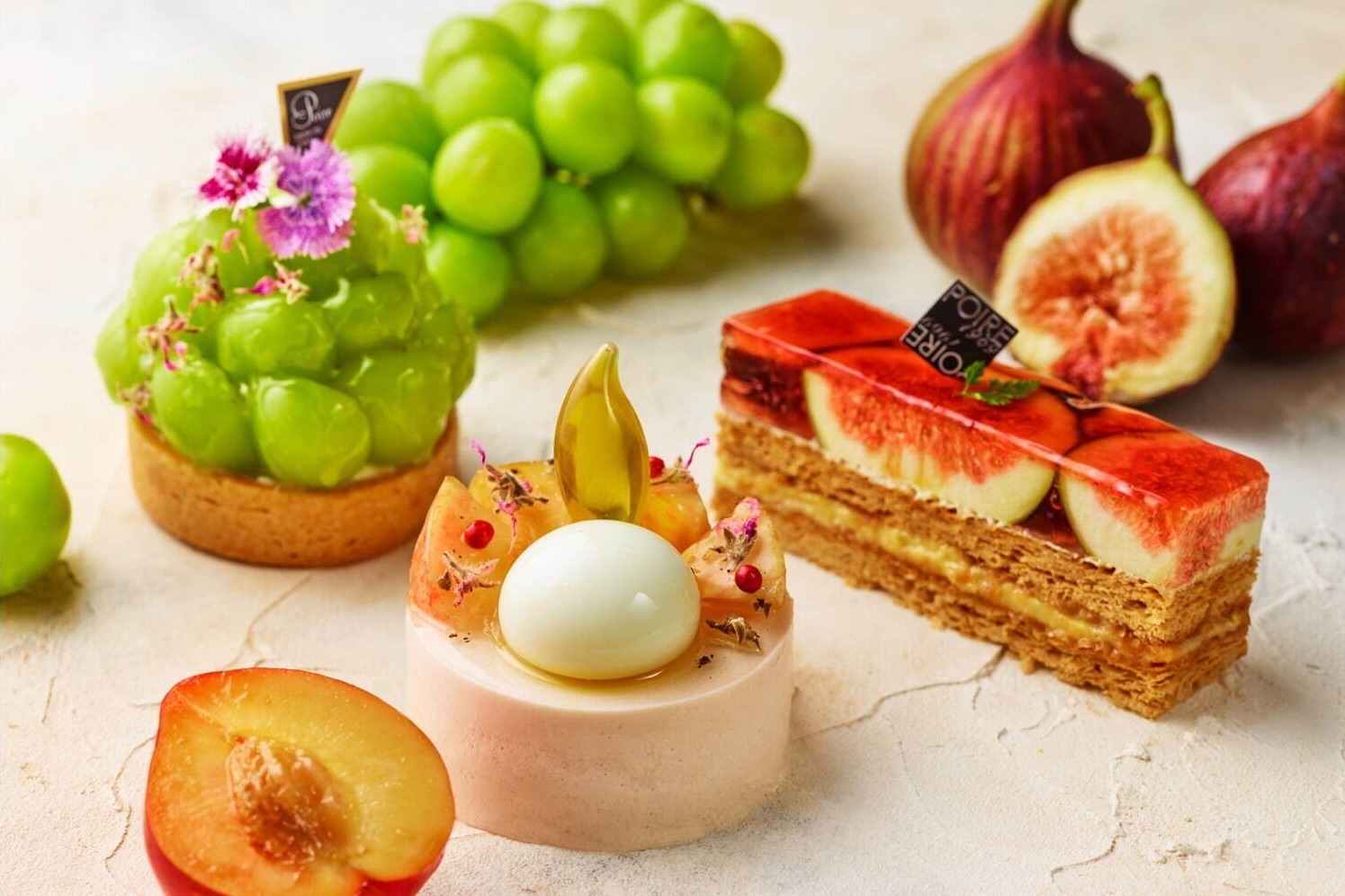 ポアール新作ケーキ”シャインマスカット”たっぷり贅沢タルト＆クリーミーチーズをのせた桃ムース