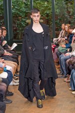 オドラデック(ODRADEK)、2010-2011年秋冬シーズンコレクション｜写真1