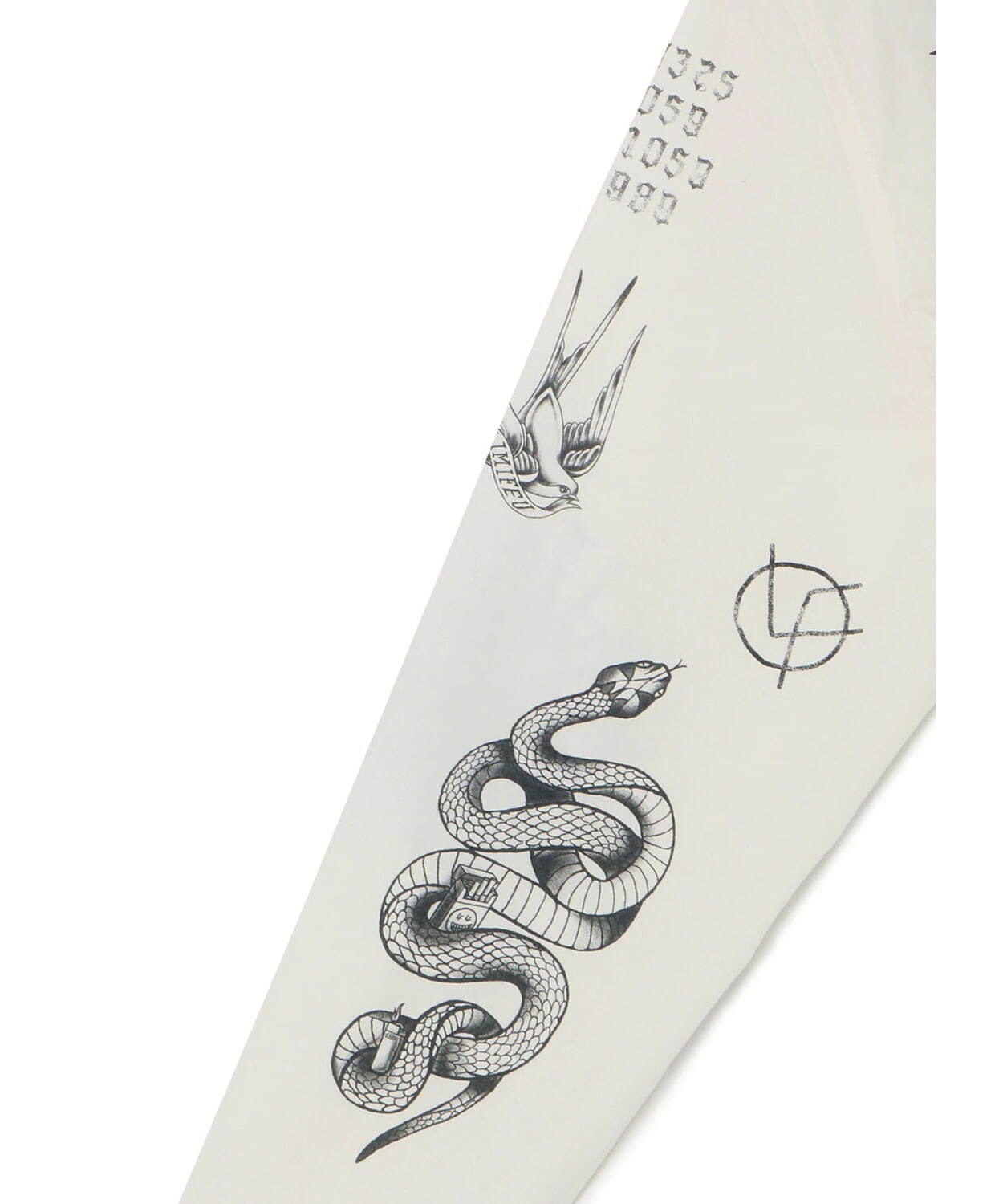 リミ フゥの“オールドスクールタトゥー”シャツ、燃えるハートや薔薇モチーフをプリント｜写真8