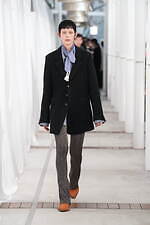 ベッドフォード、“チューリップのコサージュ”ゆらめくテーラードジャケット＆レザーライダース風ベスト｜写真4