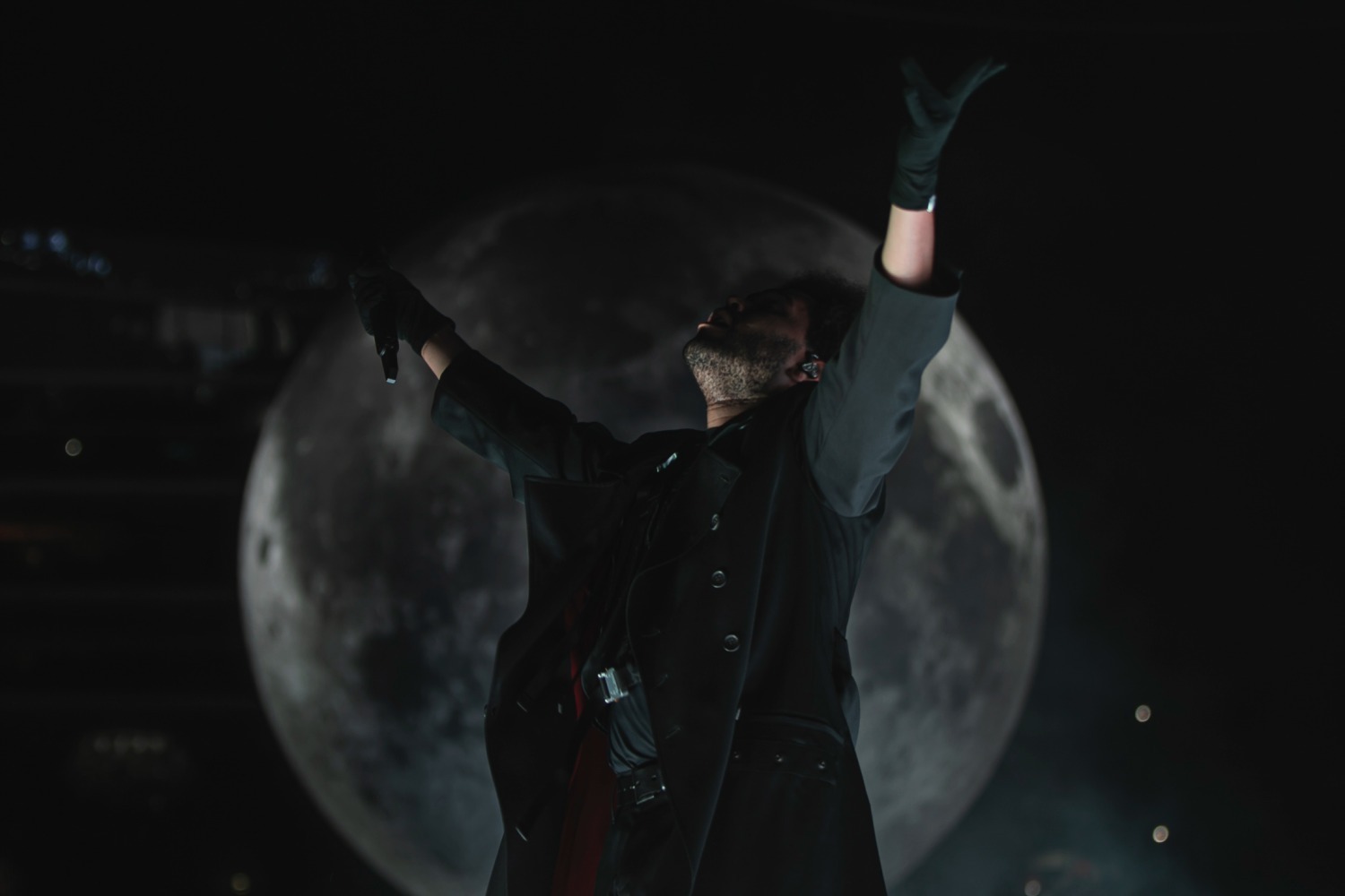 山本耀司｜ヨウジヤマモト プール オムの山本耀司、ザ・ウィークエンド北米公演の衣装をデザイン 