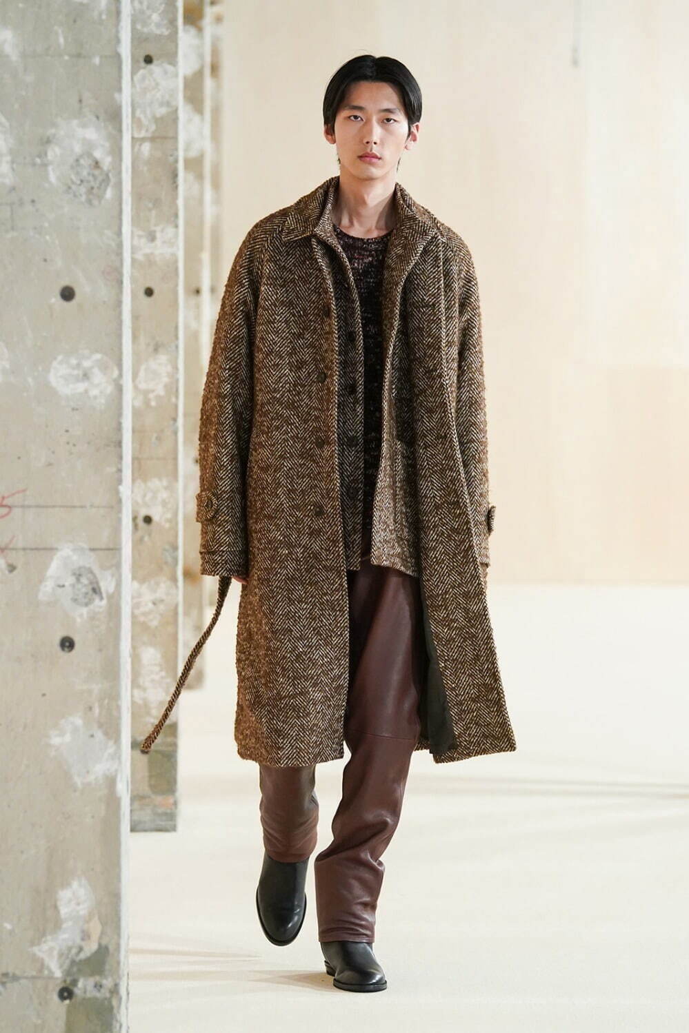 WOOL ALPACA HERRINGBONE TWEED SOUTIEN COLLAR COAT 121,000円、
WOOL ALPACA HERRINGBONE TWEED SHORT BLOUSON 88,000円