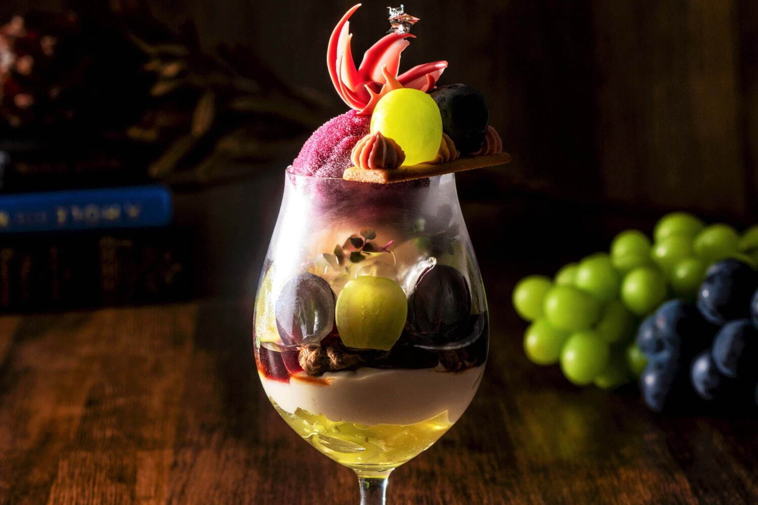 パルフェ｜ヨコハマ グランド インターコンチネンタル ホテルから葡萄の秋限定パフェ、美しく層を重ねた大人の一品