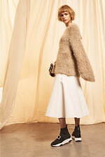 ダイアナ22年秋“進化した”美脚ロングブーツ、クリスタルバックルが輝くソックススニーカーも｜写真9