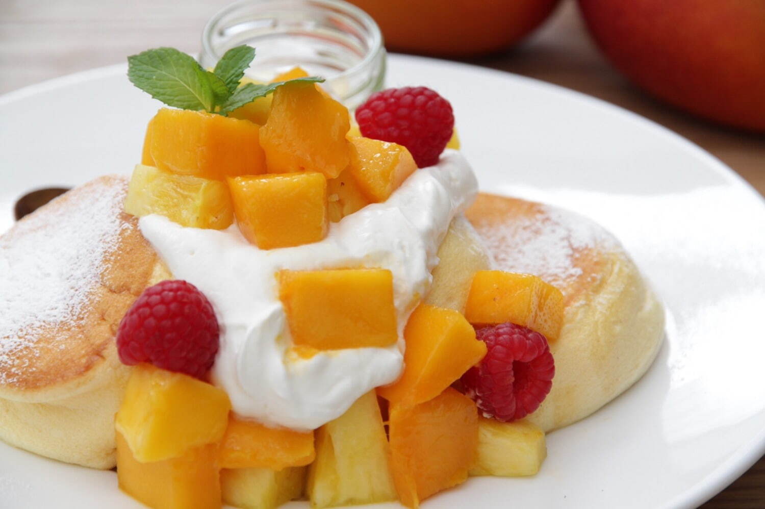 「幸せのパンケーキ」夏限定、完熟アップルマンゴー&パインのふわふわパンケーキ｜写真3