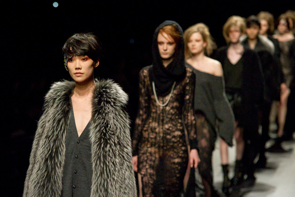 ミハラヤスヒロ(MIHARA YASUHIRO)、2010-2011年秋冬コレクション