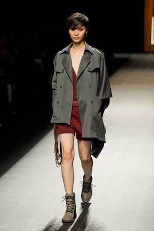 ミハラヤスヒロ(MIHARA YASUHIRO)、2010-2011年秋冬コレクション｜写真4