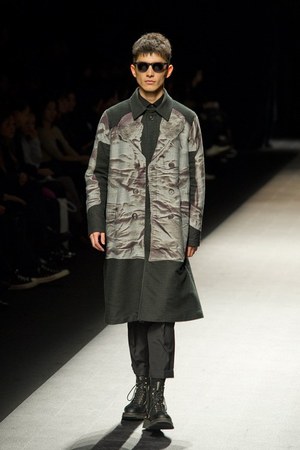 ミハラヤスヒロ(MIHARA YASUHIRO)、2010-2011年秋冬コレクション｜写真14