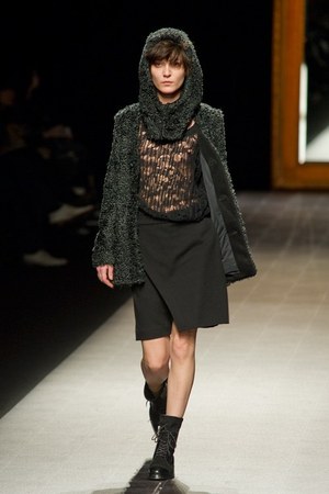 ミハラヤスヒロ(MIHARA YASUHIRO)、2010-2011年秋冬コレクション｜写真15