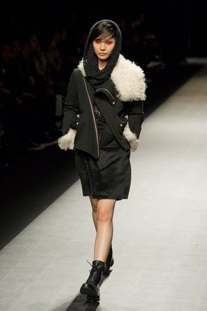 ミハラヤスヒロ(MIHARA YASUHIRO)、2010-2011年秋冬コレクション｜写真18