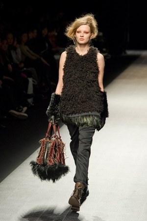ミハラヤスヒロ(MIHARA YASUHIRO)、2010-2011年秋冬コレクション｜写真24