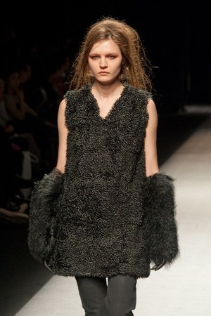 ミハラヤスヒロ(MIHARA YASUHIRO)、2010-2011年秋冬コレクション｜写真30