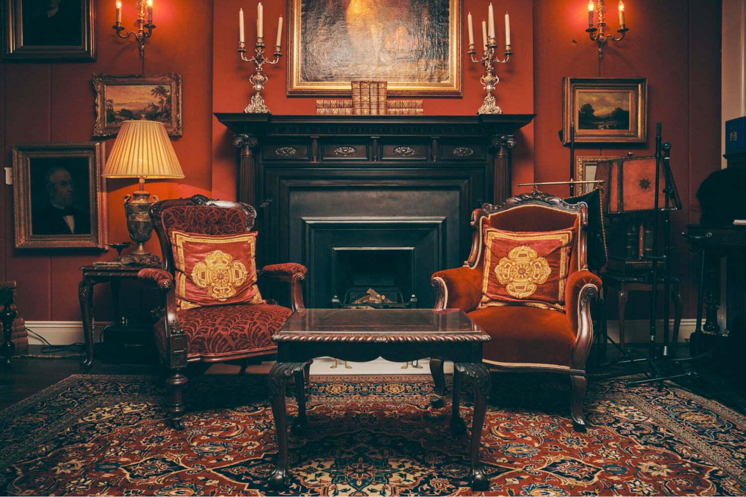 英国アンティーク博物館BAM鎌倉が開館 - 建築は隈研吾、ヴィクトリア時代などの英国アンティークを展示