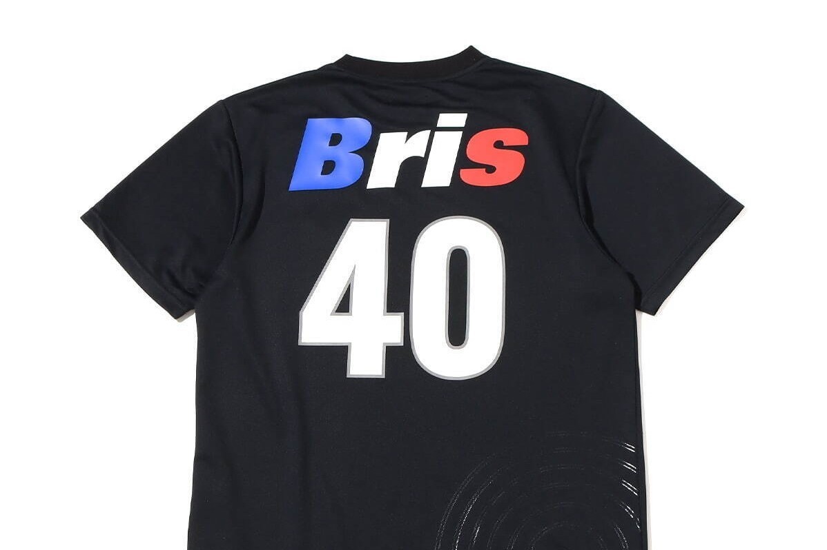 エアフォース1｜アトモス×エフシーレアルブリストル、“トリコロール”カラーのコラボTシャツ＆ソックスなど