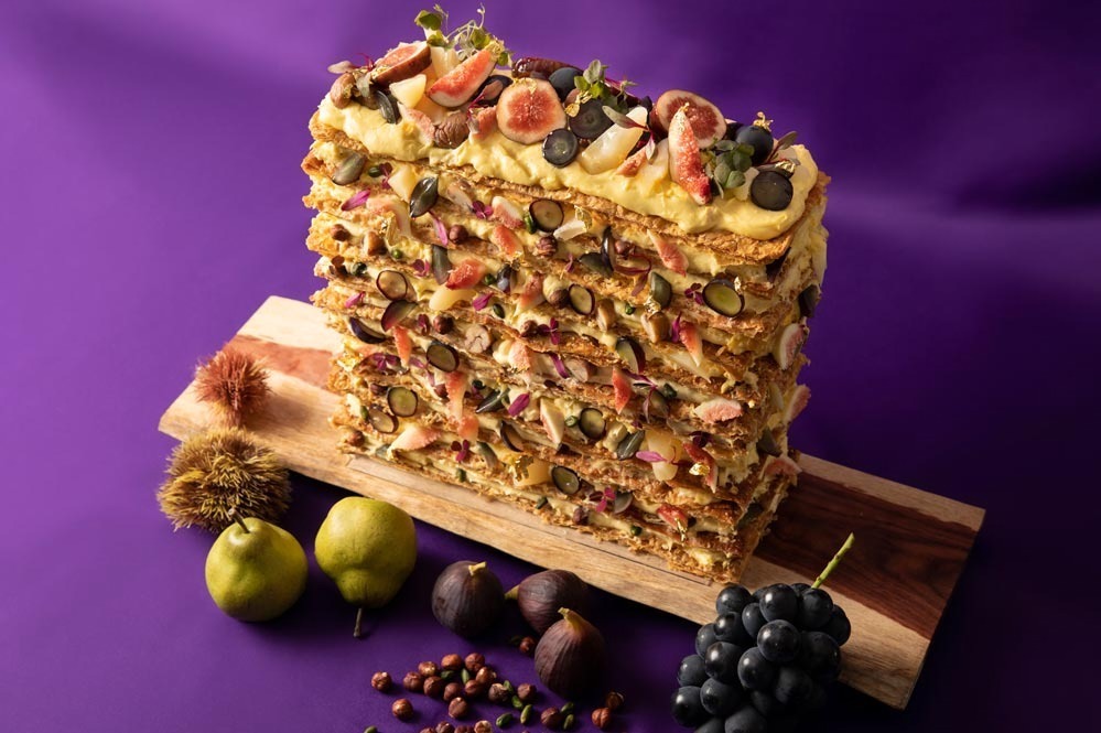 ぶどう｜超巨大“秋フルーツ”「ミル・ミルフィーユ」神戸北野ホテル「ナイトデザート」で、スイーツ15種食べ放題