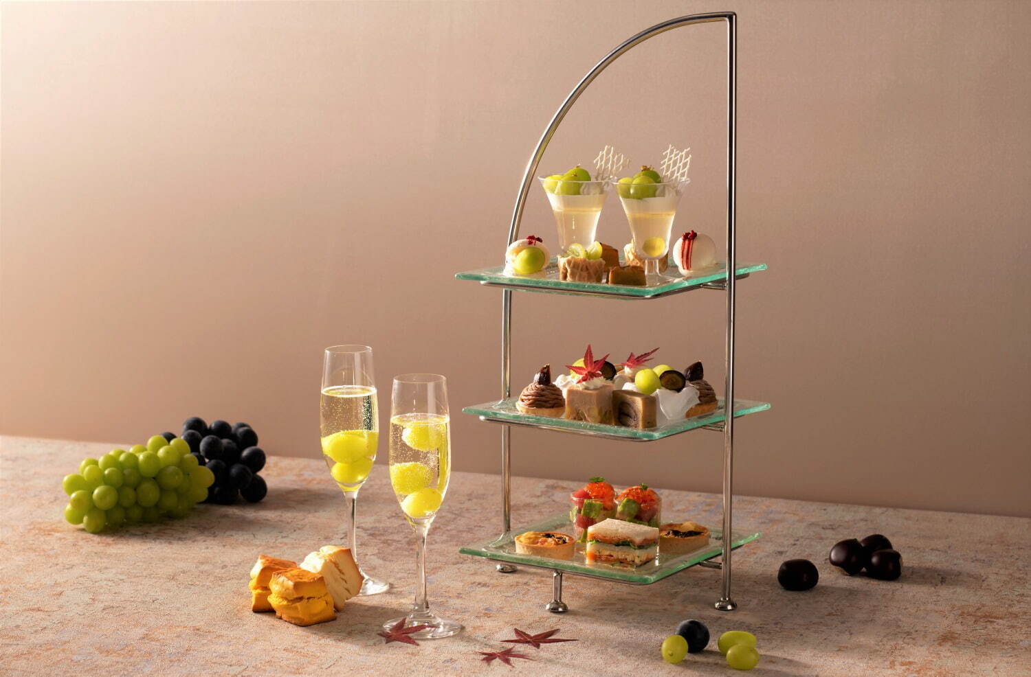 シャインマスカット＆マロンのアフタヌーンティー、ヨコハマ グランド インターコンチネンタル ホテルで｜写真1