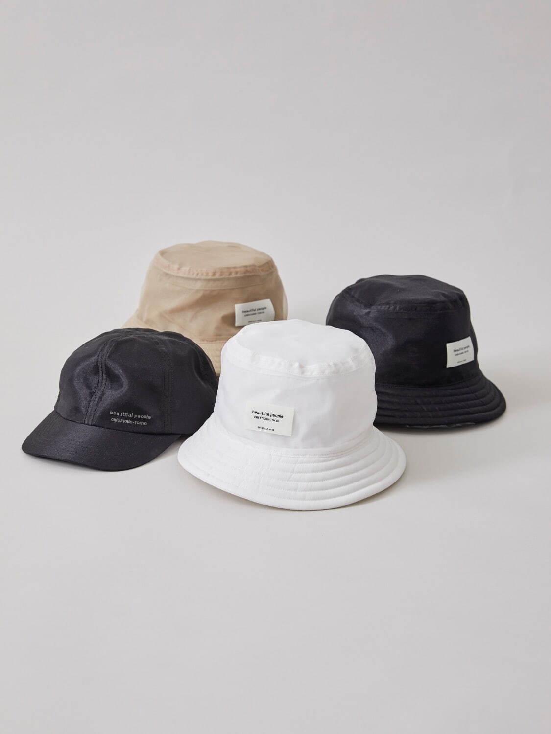 REVERSIBLE ORGANDY BUCKET HAT 17,600円、ORGANDY CAP 15,400円