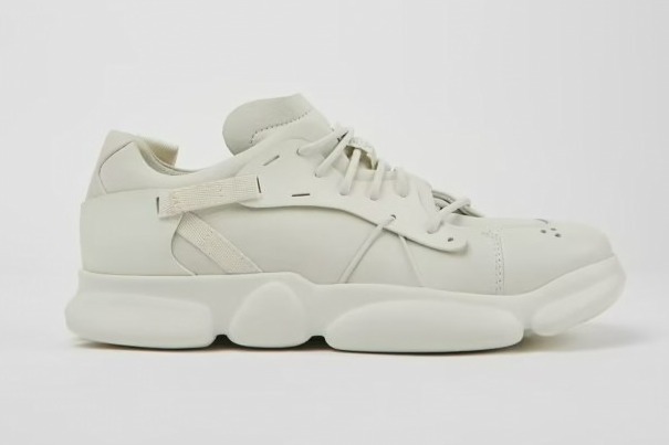 カンペール22年秋冬新作、“石の曲線”をイメージしたオールホワイトのスニーカーなど