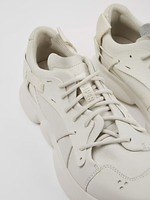 カンペール22年秋冬新作、“石の曲線”をイメージしたオールホワイトのスニーカーなど｜写真14