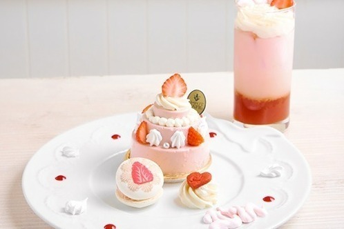Q-pot CAFE.苺レアチーズケーキ＆マカロンの10周年記念プレート、ロイヤルミルクティーも