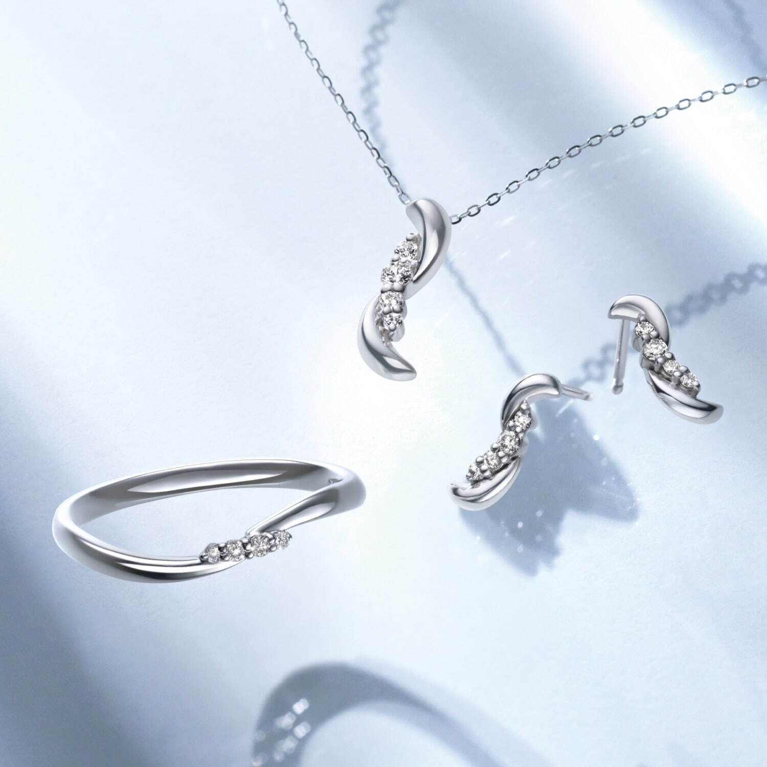 ■カンタービレ
ネックレス・リング・ピアス 各33,000円