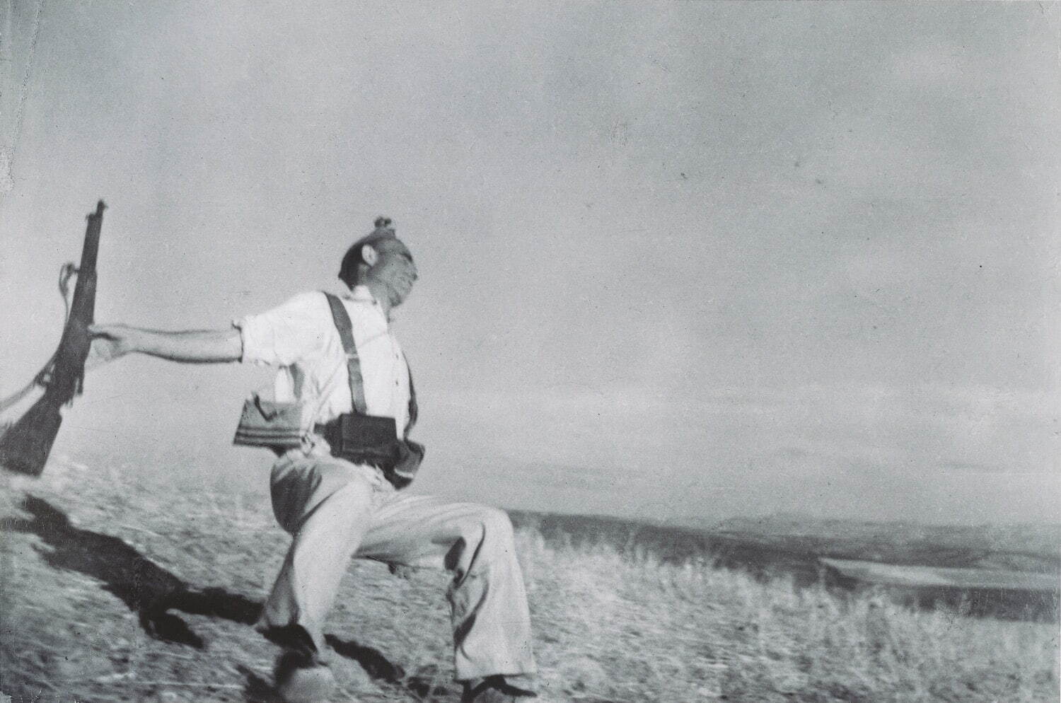 共和国派民兵の死(「崩れ落ちる兵士」)(1936年9月)　東京富士美術館所蔵
The Robert Capa and Cornell Capa Archive