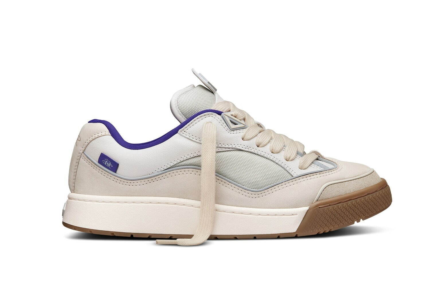 人気ハイブランドのおすすめメンズスニーカー[2022年秋冬]コーデに華やぎを添える高級シューズ｜写真3