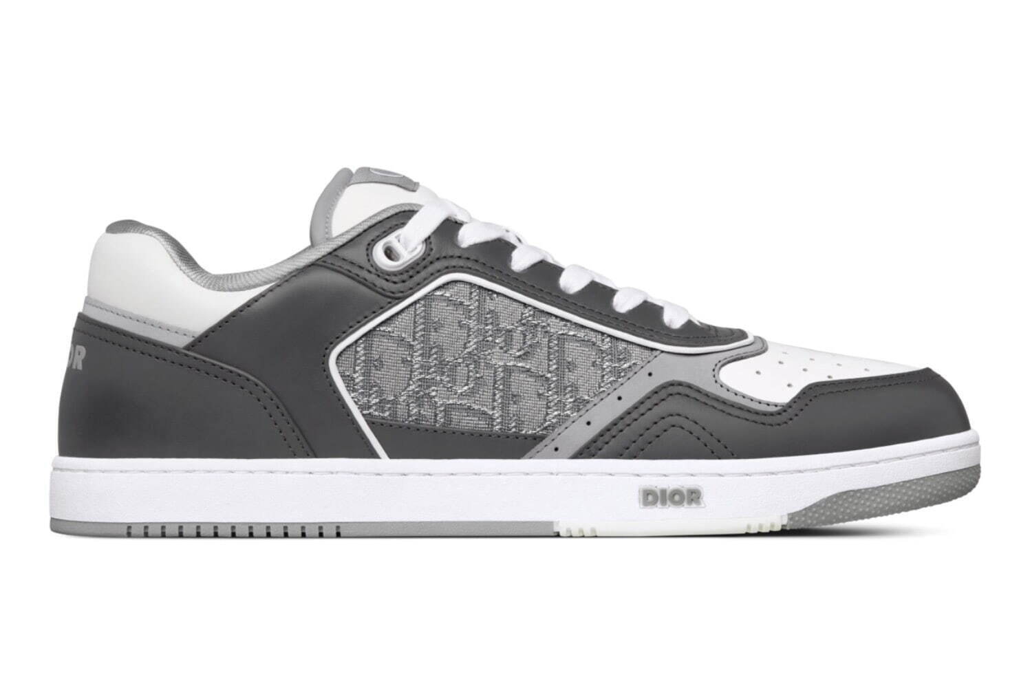 人気ハイブランドのおすすめメンズスニーカー[2022年秋冬]コーデに華やぎを添える高級シューズ｜写真10