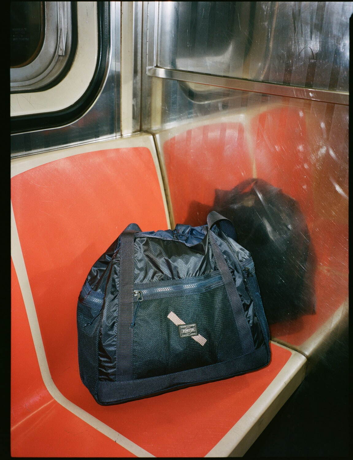 サタデーズ ニューヨークシティ×ポーターの新作バッグ、ドローストリング仕様のメッシュトートや巾着｜写真21