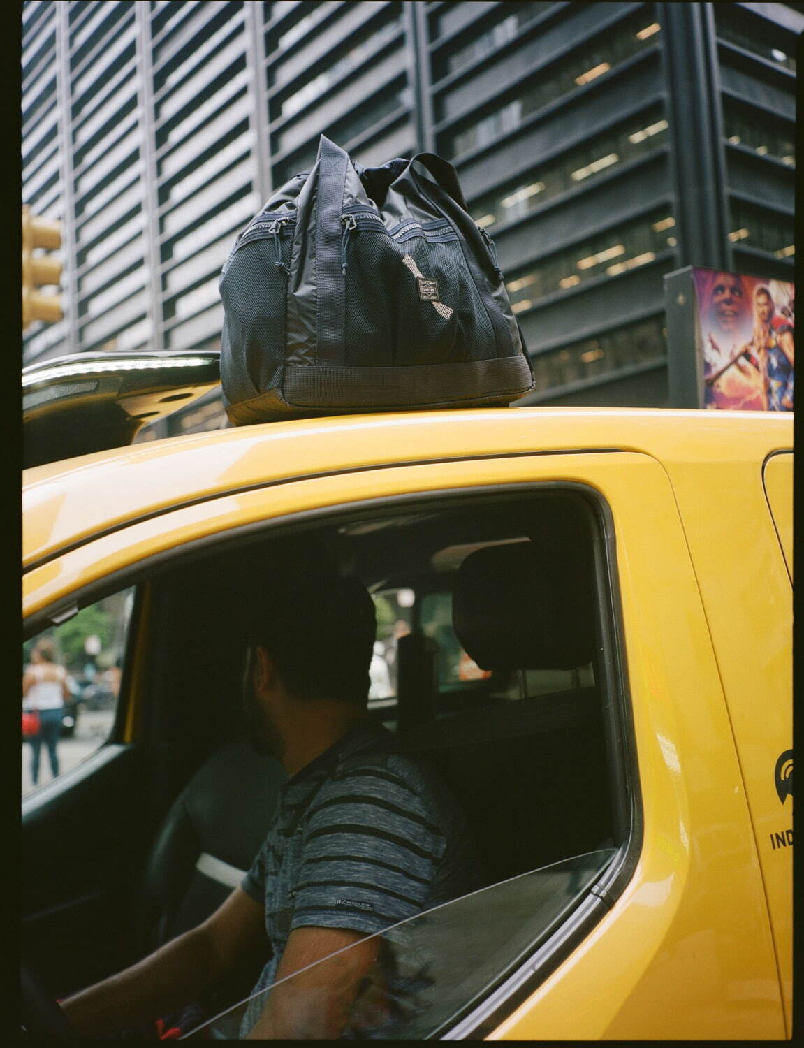 サタデーズ ニューヨークシティ×ポーターの新作バッグ、ドローストリング仕様のメッシュトートや巾着｜写真22