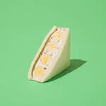 ヴィーガンフルーツサンド専門店「フルーツアンドシーズン」濃厚バナナ＆ピスタチオの限定フレーバー｜写真1