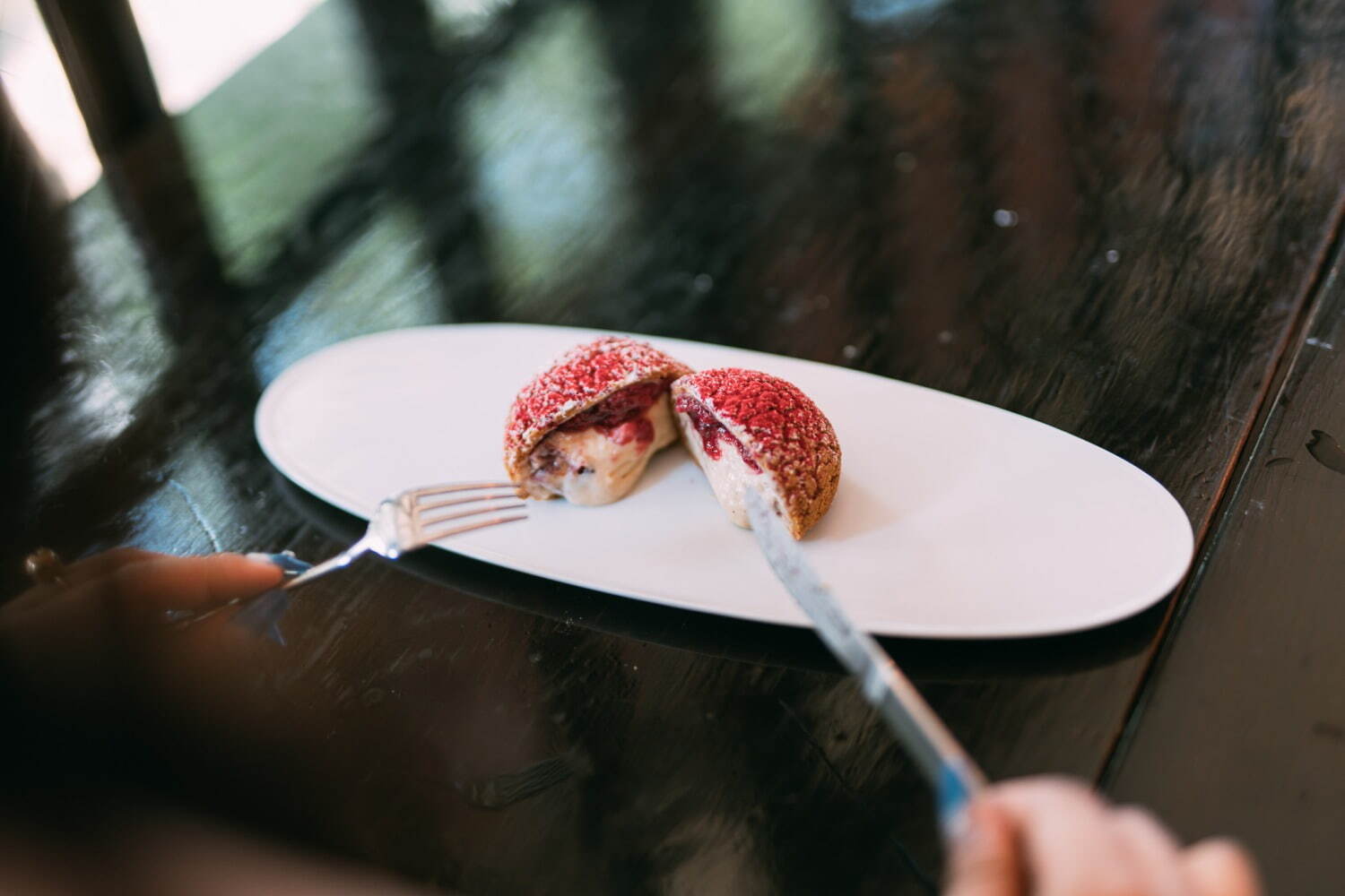 「バラのシュークリーム」“食べられる”最高級バラジャム増量で再販、茗荷谷・レセンシエルで｜写真5