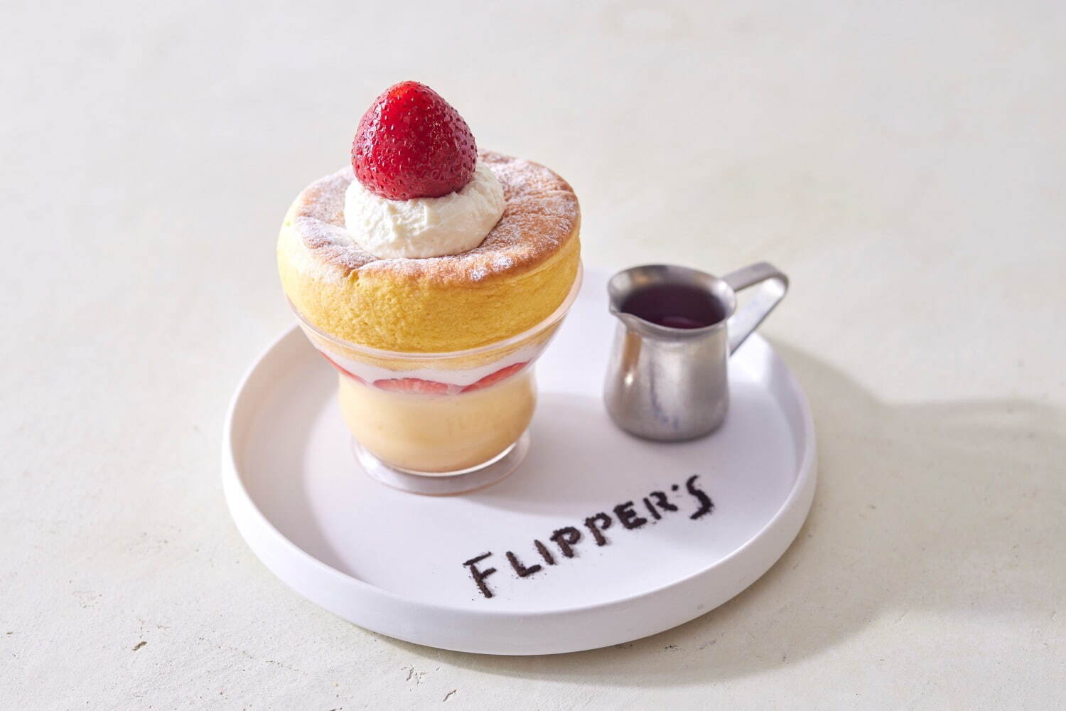 「奇跡のスフレパンケーキプリン(シーズナル・いちご)」