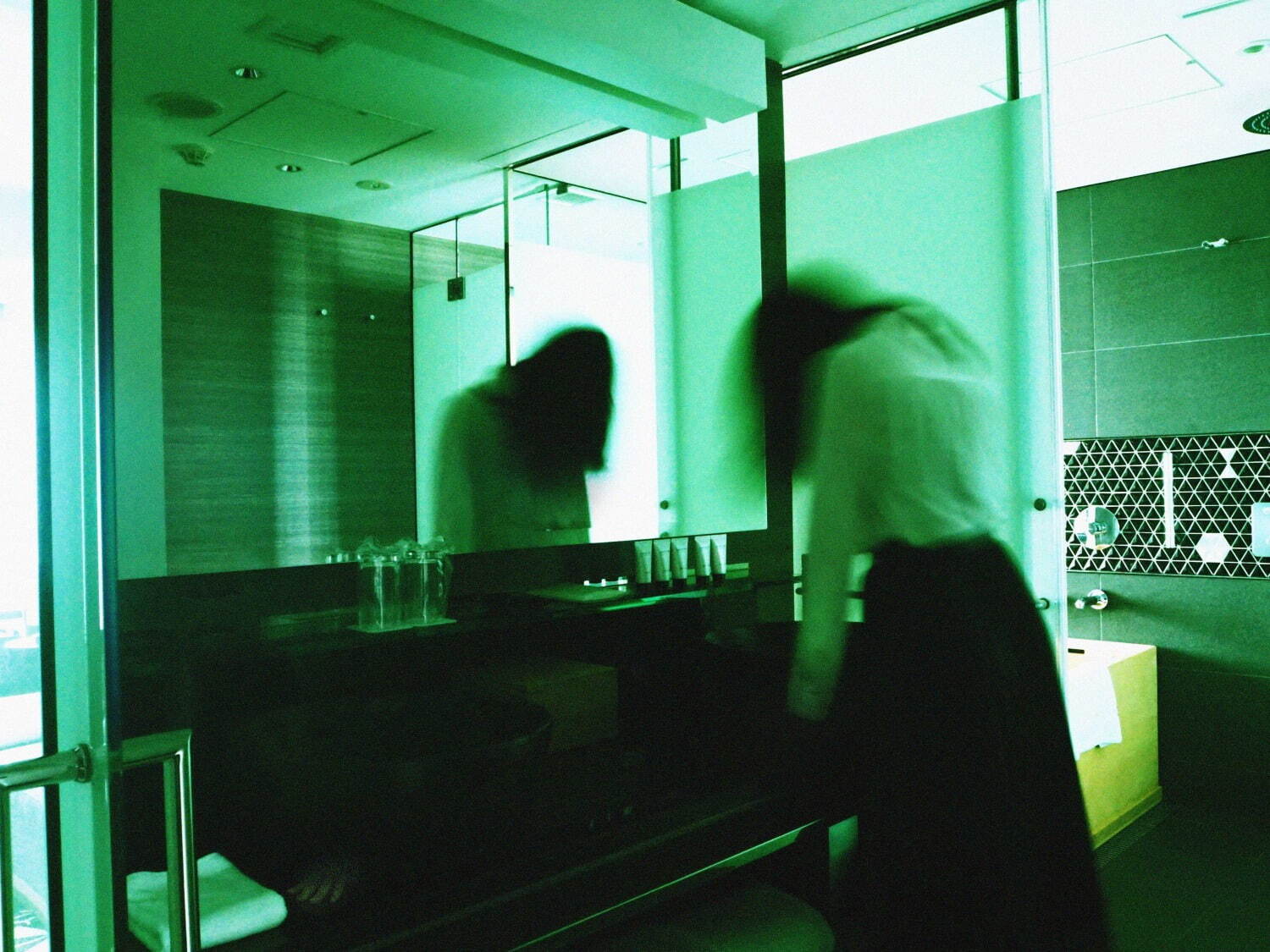 ホテルニューオータニ(東京)で“ヒンヤリ肝試し”「夏の謎解き宿泊プラン ～少女の幽霊の謎～」｜写真1