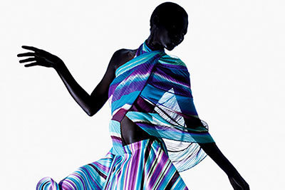 プリーツプリーズから春の新作が登場 - “光”の透明感を表現した軽やかなフォルム