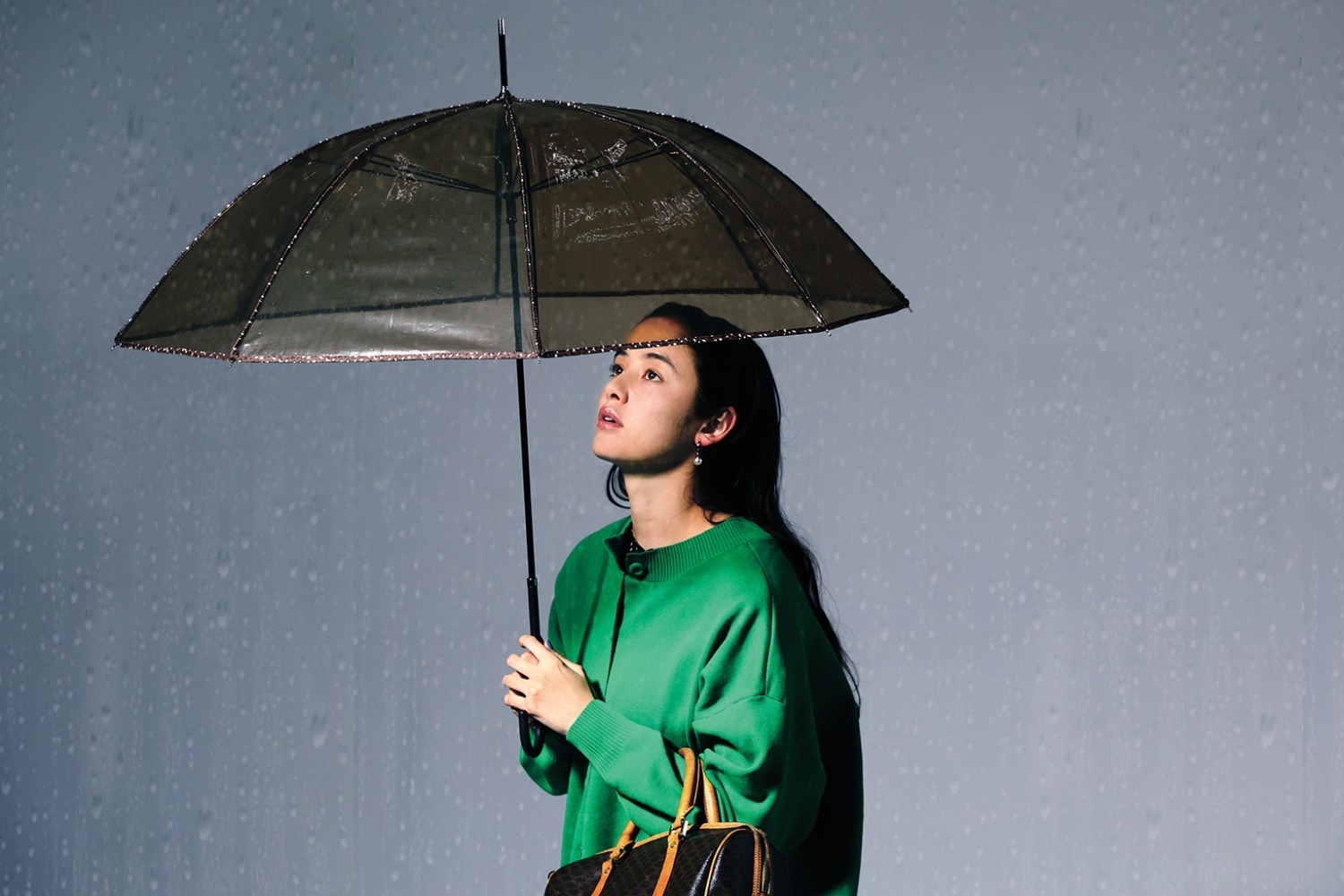 “レオパード柄パイピング”のおしゃれビニール傘、ビコーズ人気レイングッズにクリアカラーの新作