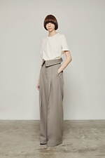 ザ・リラクスの2022秋冬ウィメンズ、ダブル仕立てのジャケットコート＆クリーンなムードのデニムシャツ｜写真5