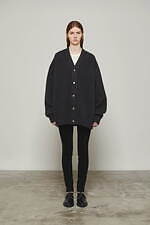 ザ・リラクスの2022秋冬ウィメンズ、ダブル仕立てのジャケットコート＆クリーンなムードのデニムシャツ｜写真6