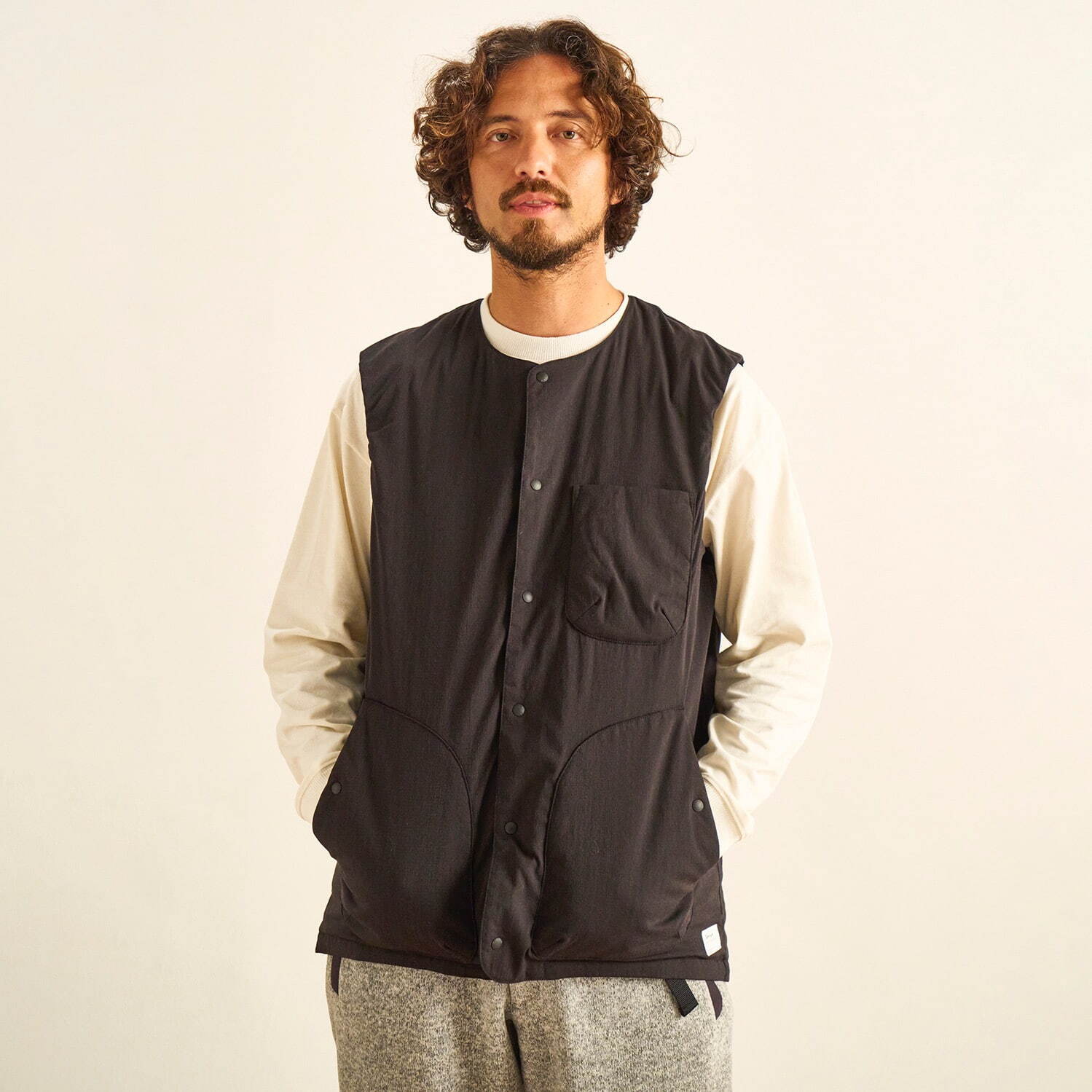 ナンガのダウンベスト カーディガン 快適な着心地の新難燃素材を採用 原宿の旗艦店限定で ファッションプレス ナンガのダウンベスト カーディガン 快適な着心地の新難燃素材を採用 原宿の旗艦店限定で ファッションプレス