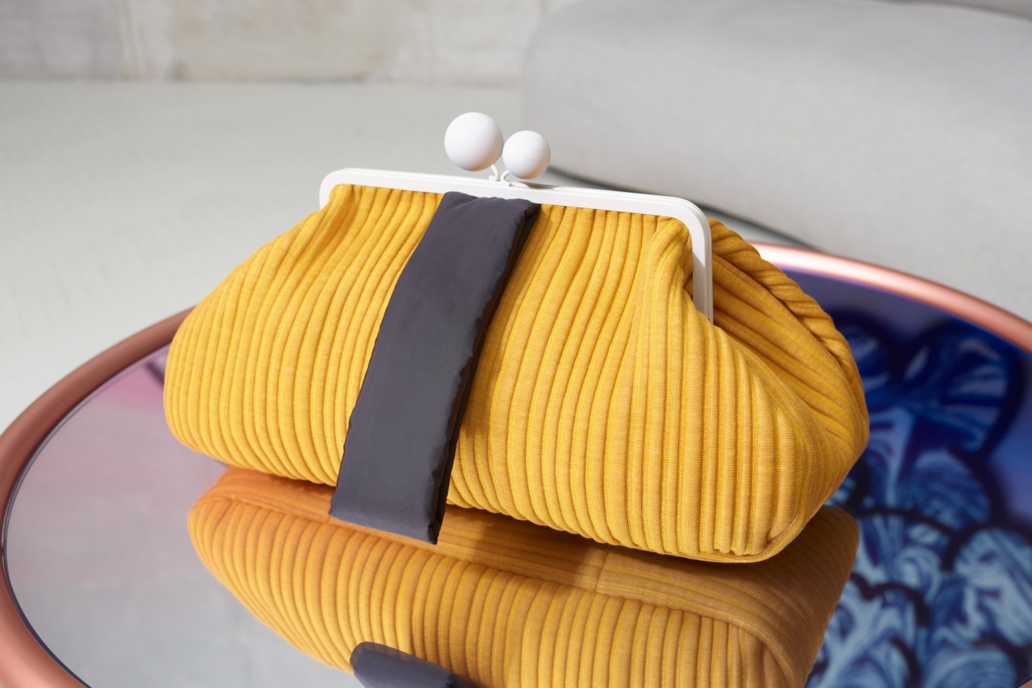 ウィークエンド マックスマーラ新作コレクション「ハビト」“ぷっくり”立体ストライプのバッグなど