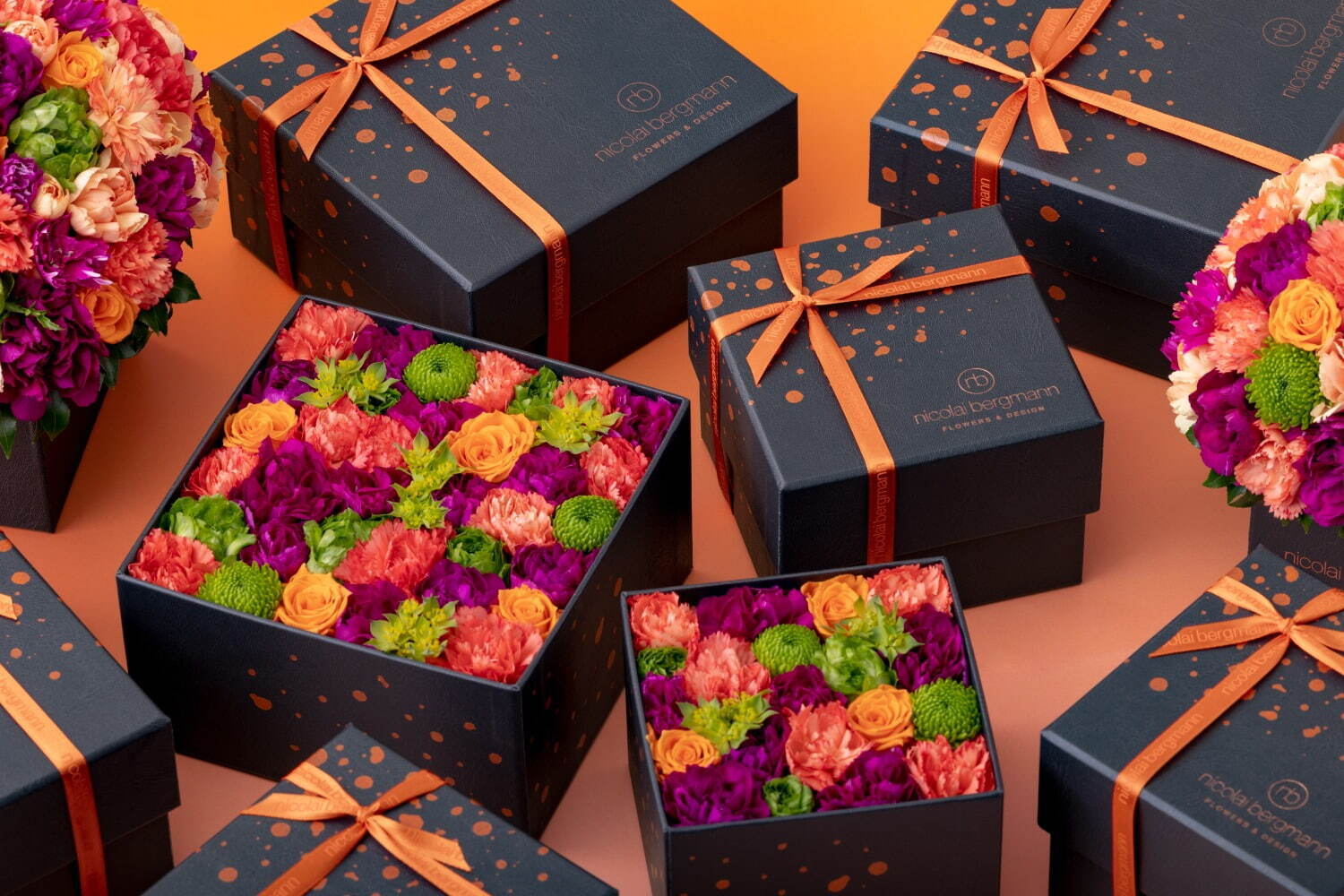 ニコライ バーグマンの秋限定フラワーボックス、鮮やかオレンジ×紫の美しい花々をセット｜写真1