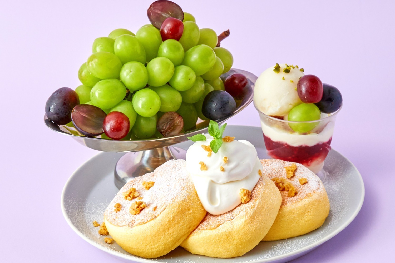 ぶどう｜フリッパーズ、シャインマスカットを“一房まるごと”添えた「奇跡のパンケーキ」ミニパフェと共に