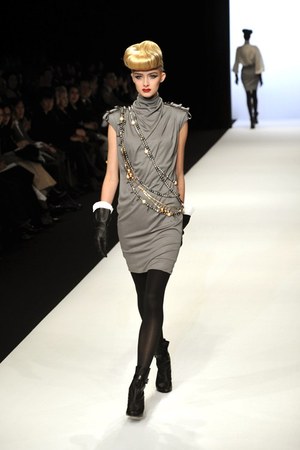 ユキコ ハナイ(Yukiko Hanai)、2010-2011年秋冬コレクション｜写真7