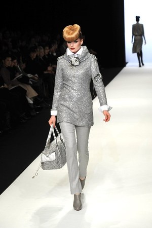 ユキコ ハナイ(Yukiko Hanai)、2010-2011年秋冬コレクション｜写真9